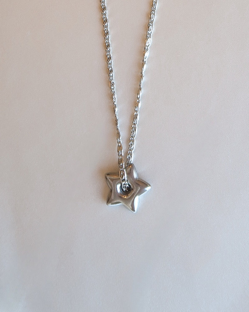 Nervia Puff Star Necklace